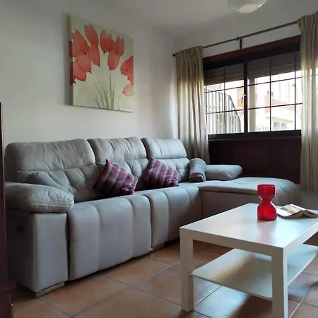 בית נופש Lovely House In אל מדאנו